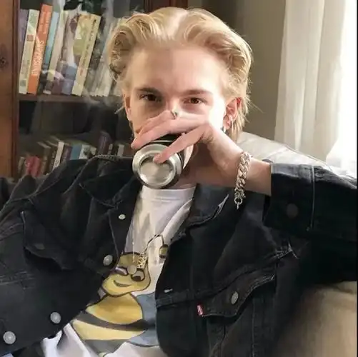 6686体育首席作者Isla