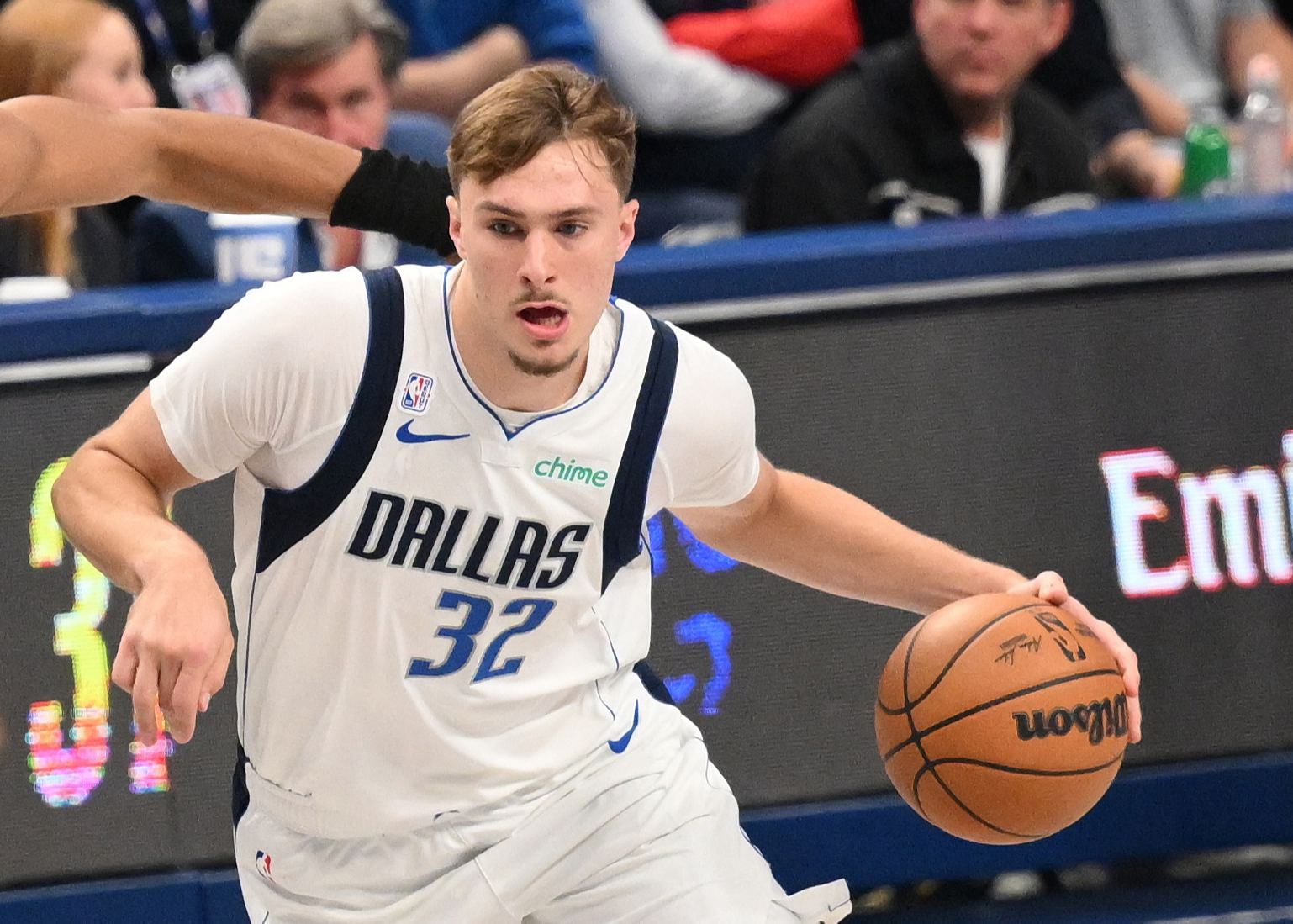 แฟล็กก์กลายเป็นผู้เล่นอายุน้อยที่สุดที่ทำคะแนนได้มากกว่า 100 รีบาวน์, 20 แอสซิสต์ และ 20+ หลังจากที่มาเป็นเจมส์