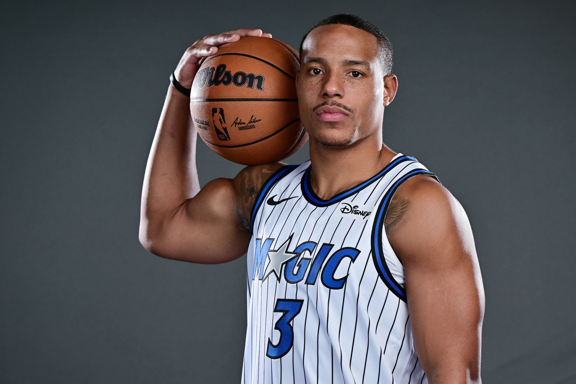 คุ้มไหมกับการหมุนสี่ครั้งแรก? เบนยิงได้เพียง 28.6% จากระยะสามแต้มด้วยเมจิกในฤดูกาลนี้