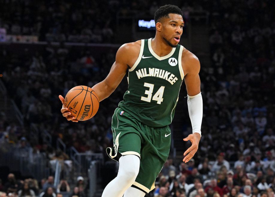 Bucks ประกาศอย่างเป็นทางการว่า Antetokounmpo จะพลาด Hornets วันนี้ ครั้งสุดท้ายที่เขาไม่อยู่ทีมก็เอาชนะวอร์ริเออร์สได้
