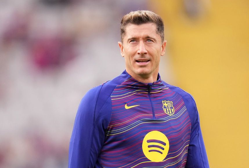 นักข่าว : เลวานดอฟสกี้ รอการตัดสินใจของ บาร์เซโลน่า และจะไม่เจรจากับทีมอื่นก่อนหน้านั้น