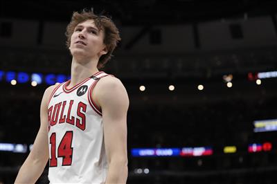 ความรู้สึกควบคุมบอลมันค้าง! Buzelis & Okoro ทำคะแนน 0 จาก 9 ในครึ่งแรกและทำได้เพียง 1 คะแนนเท่านั้น