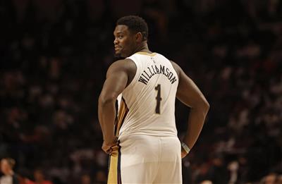 ไซออนและเมอร์ฟี่เฉลี่ย 20+10 ต่อเกม แต่ไม่สามารถช่วยนกกระทุงเอาชนะสเปอร์สได้