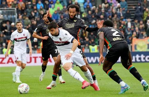 เวนิส พบ โบโลญญ่า